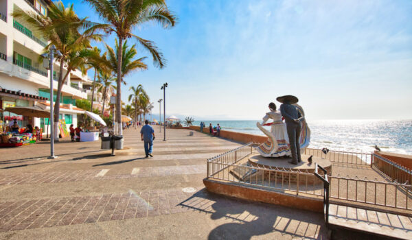 clubs de playa en Puerto Vallarta vista al mar