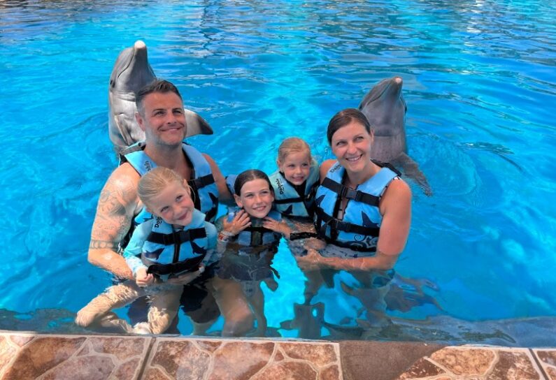 cuanto cuesta nadar con delfines en vallarta